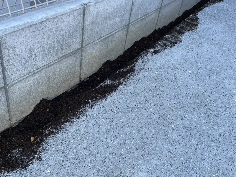 駐車場のグランドカバー用の土